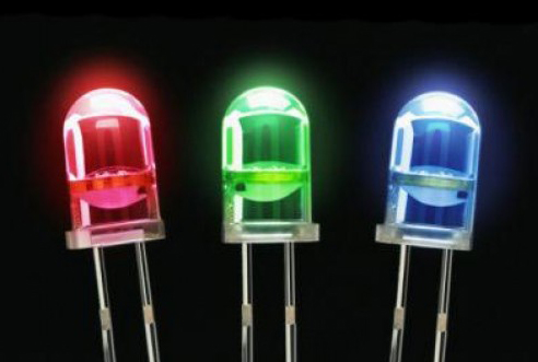 Создан флуоресцентный OLED с внутренней квантовой эффективностью 100%