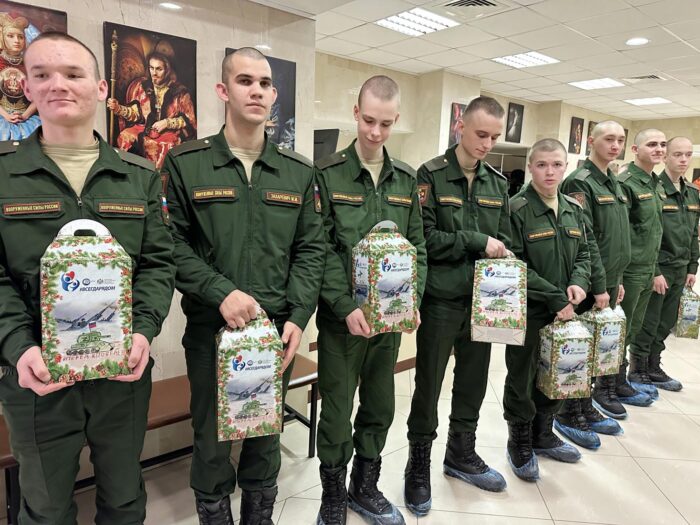 СоюзМаш России направил рисунки детей и подарки на фронт