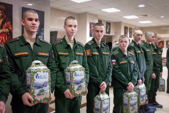СоюзМаш России направил рисунки детей и подарки на фронт